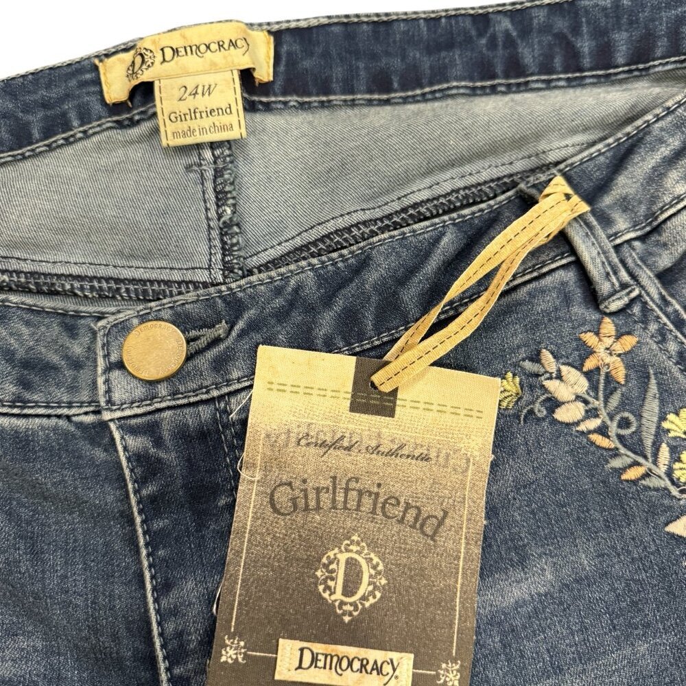 Democracy Floral Embroidered Girlfriend Jeans 24W NWT Distressed Plus Size Denim - Picture 6 of 6